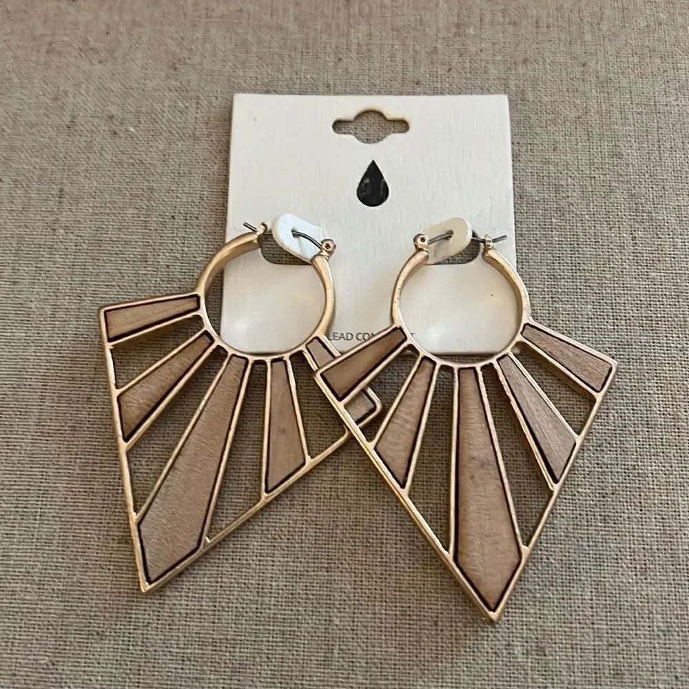 New Fan Style Tan and Gold Earrings
